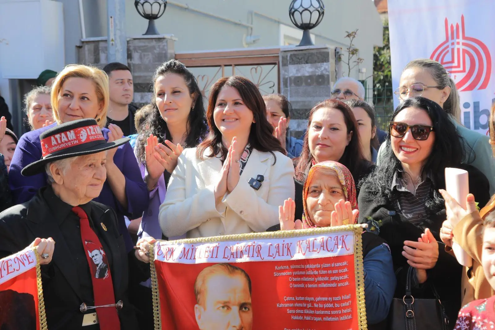 EDİRNE BELEDİYESİ YENİİMARET KADIN MERKEZİ KADINLAR GÜNÜ’NDE HİZMETE AÇILDI galeri görseli